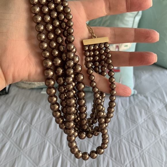 Lia Sophia pearl choker necklace with matching earrings - Picture 3 of 6